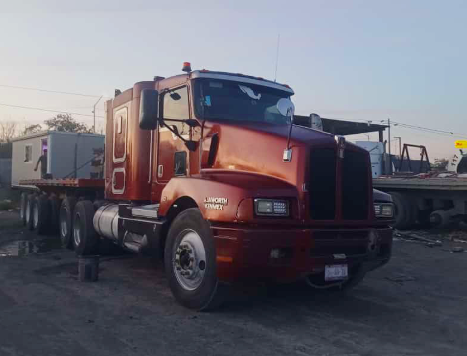 Trailer moderno Grupo Fénix